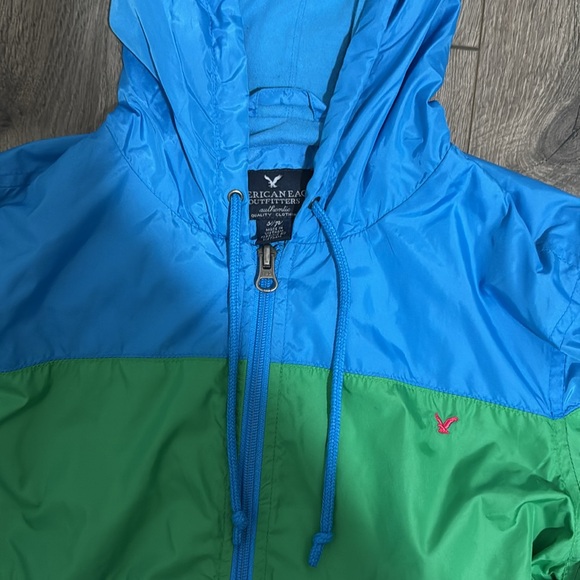 AEO Women’s Windbreaker/Raincoat - Picture 2 of 3